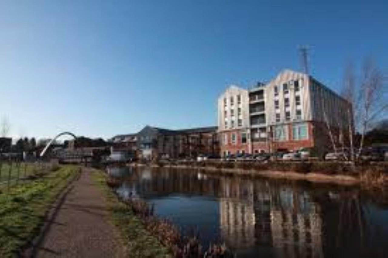 Ecohome On The Canal In A Historic Site Near City Coventry Exteriér fotografie